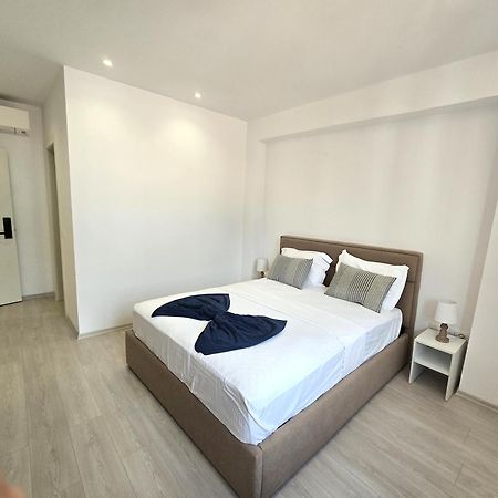 Hotel Veizi Himare Esterno foto