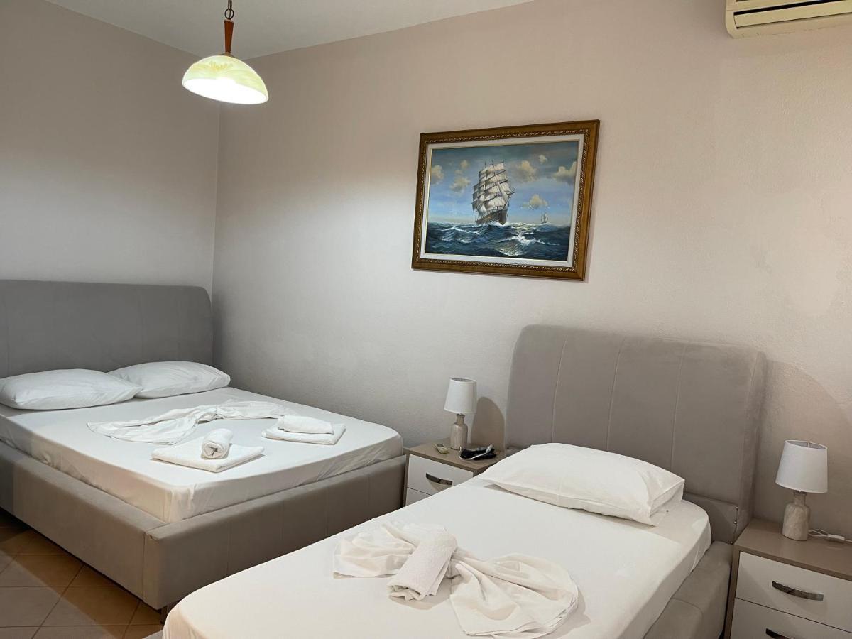 Hotel Veizi Himare Esterno foto