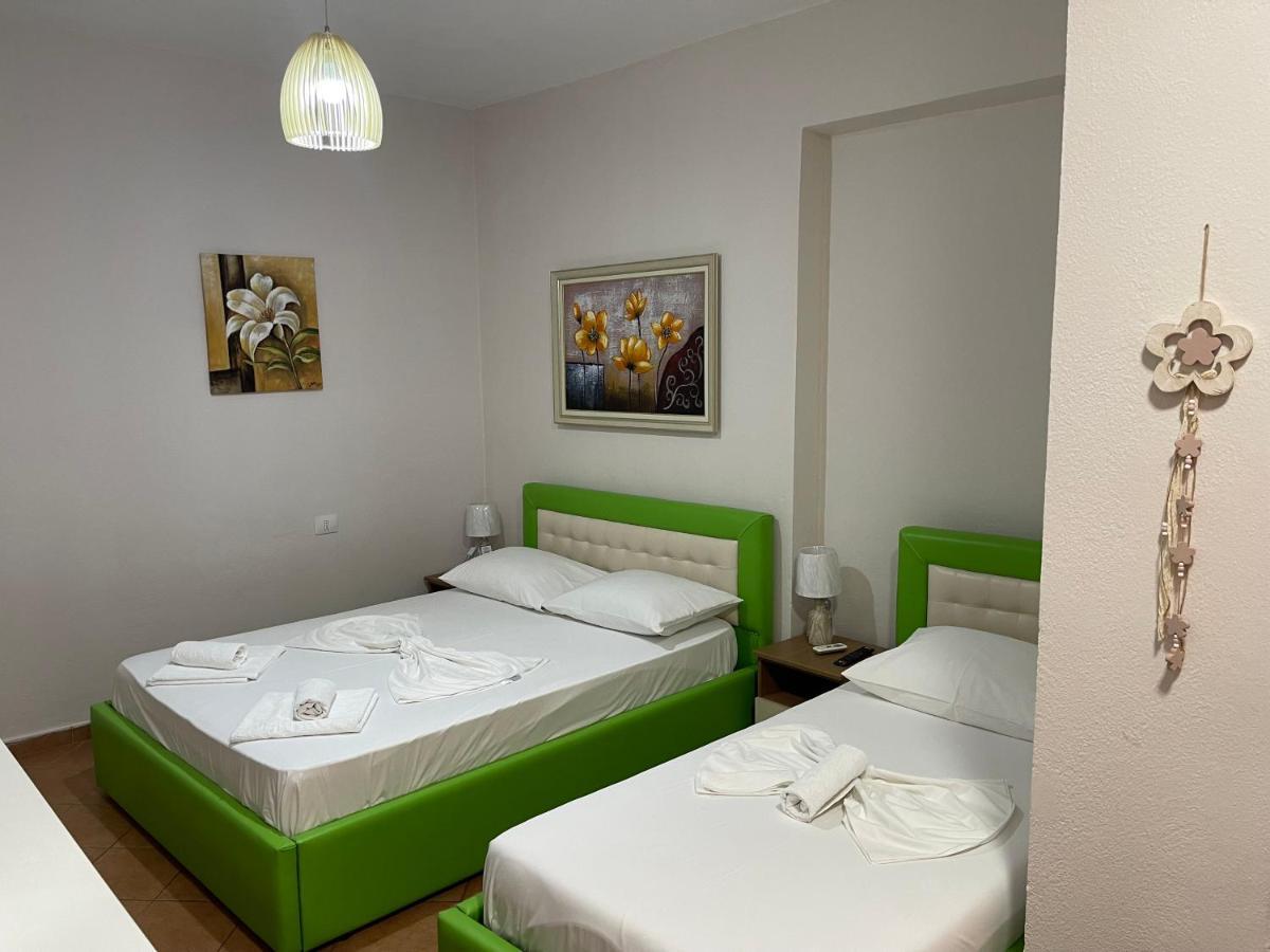Hotel Veizi Himare Esterno foto