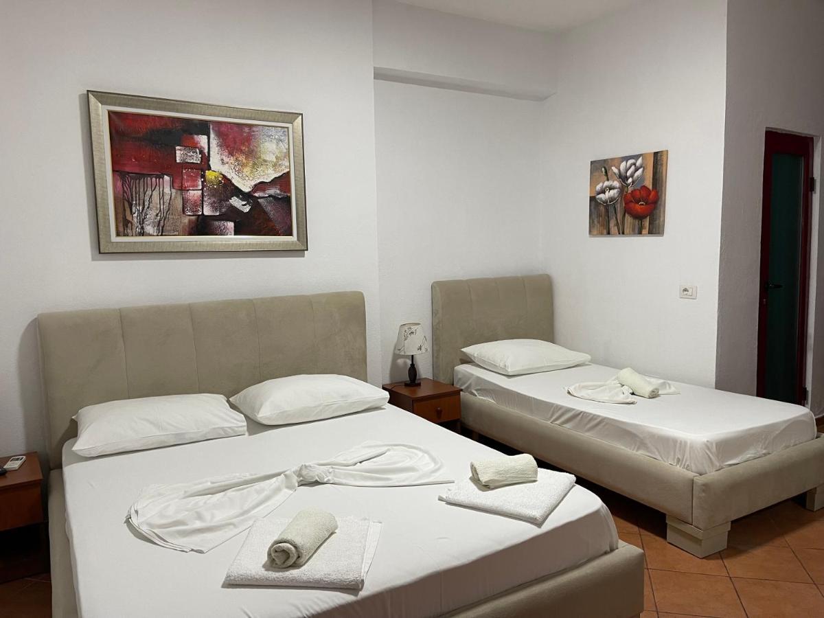 Hotel Veizi Himare Esterno foto