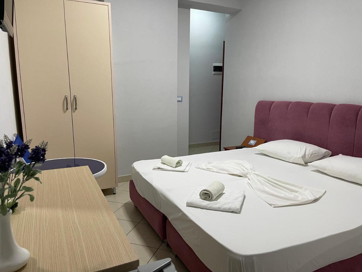 Hotel Veizi Himare Esterno foto