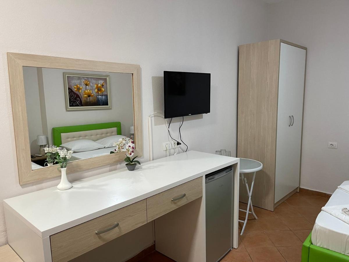 Hotel Veizi Himare Esterno foto