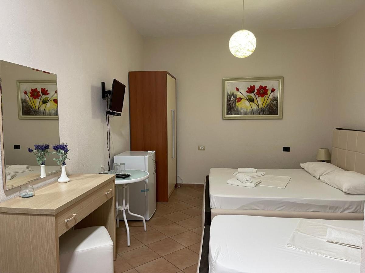 Hotel Veizi Himare Esterno foto