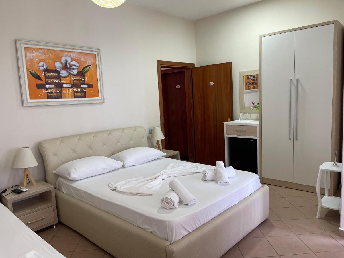 Hotel Veizi Himare Esterno foto
