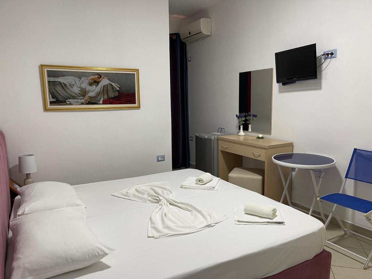 Hotel Veizi Himare Esterno foto