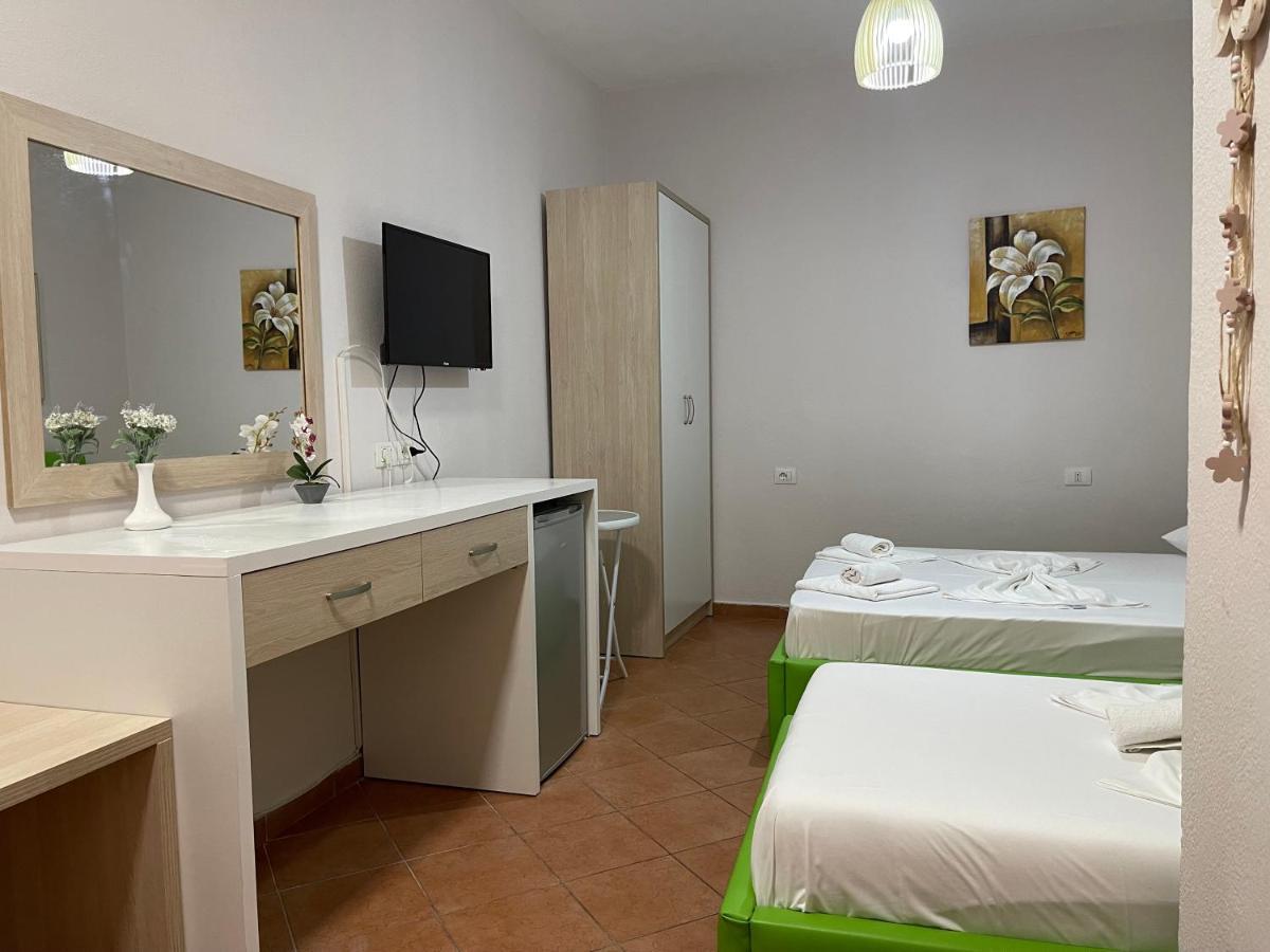 Hotel Veizi Himare Esterno foto