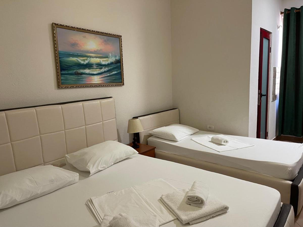Hotel Veizi Himare Esterno foto
