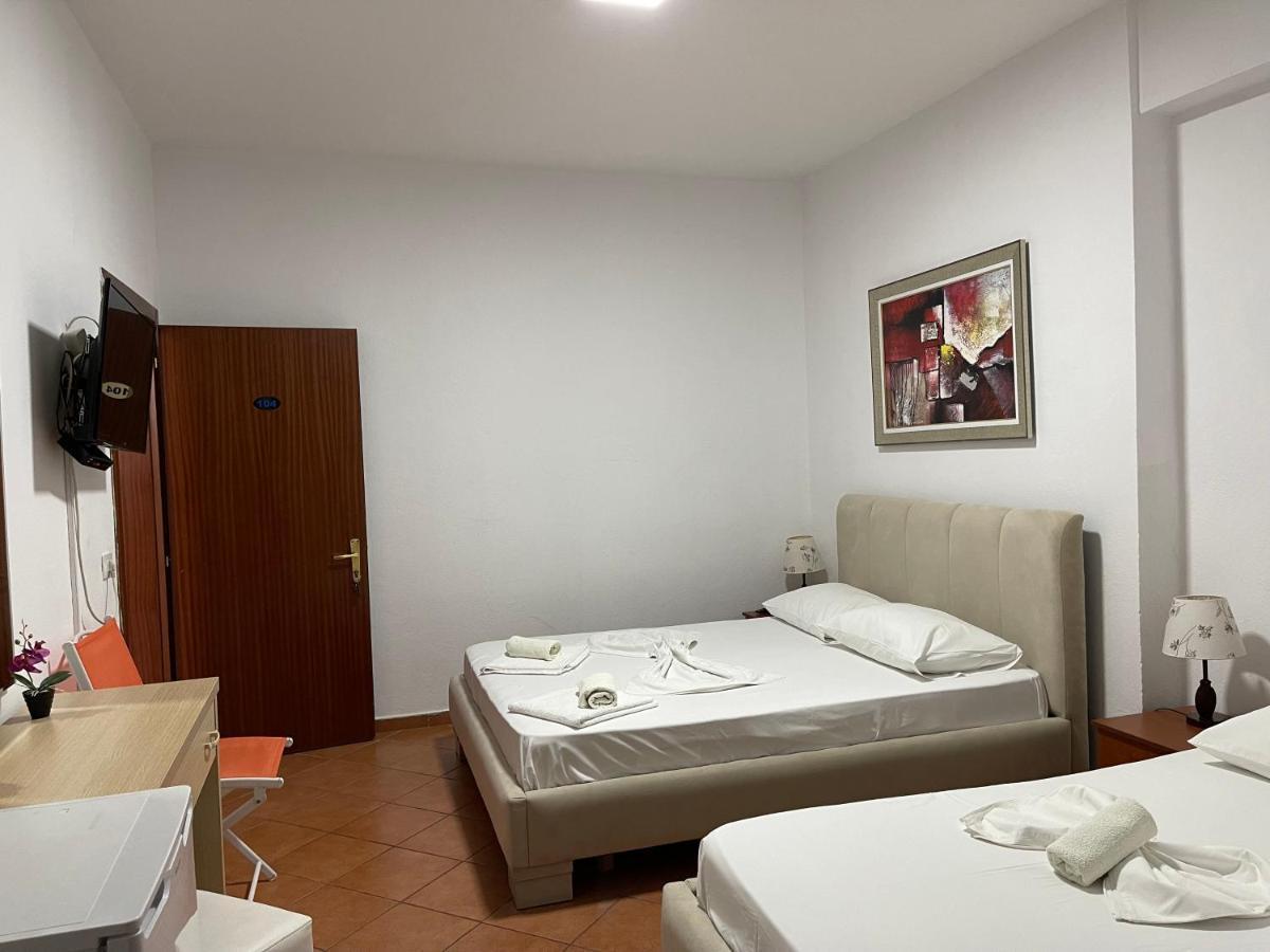 Hotel Veizi Himare Esterno foto