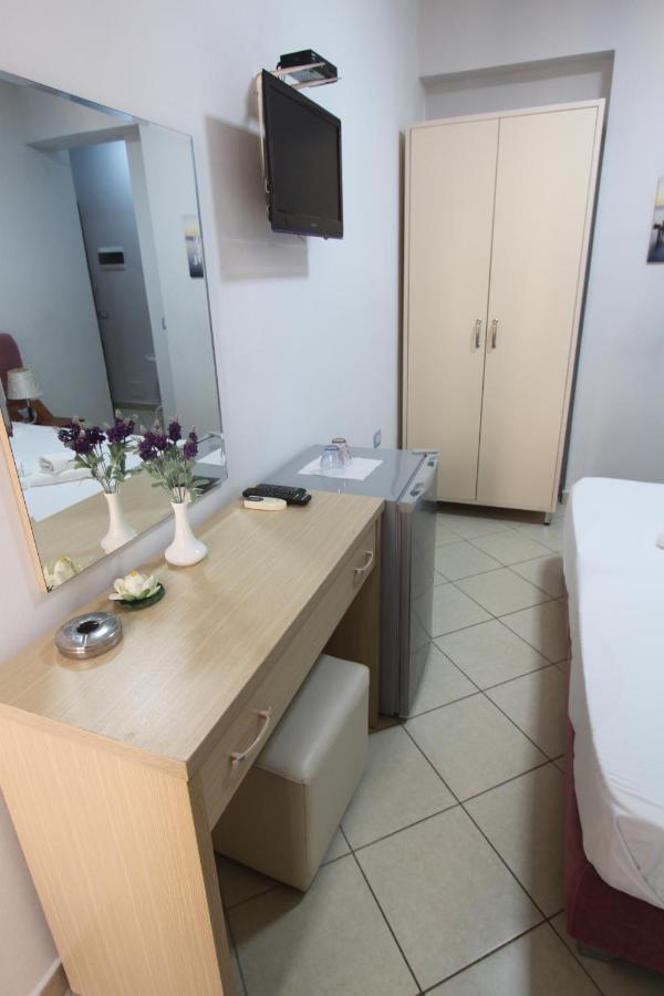 Hotel Veizi Himare Esterno foto