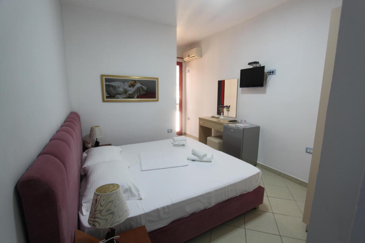 Hotel Veizi Himare Esterno foto