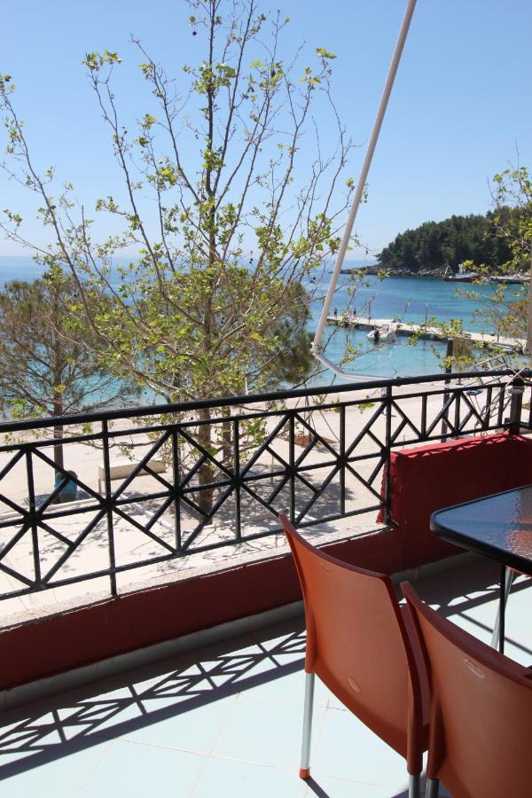 Hotel Veizi Himare Esterno foto
