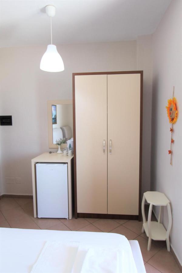 Hotel Veizi Himare Esterno foto
