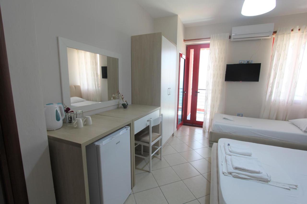 Hotel Veizi Himare Esterno foto