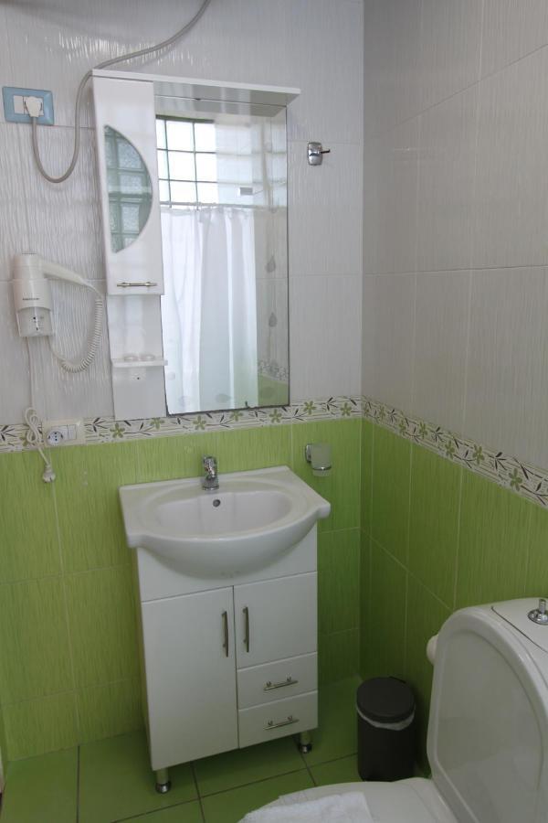 Hotel Veizi Himare Esterno foto