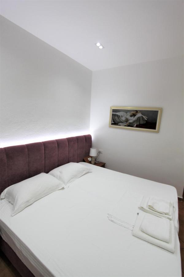 Hotel Veizi Himare Esterno foto