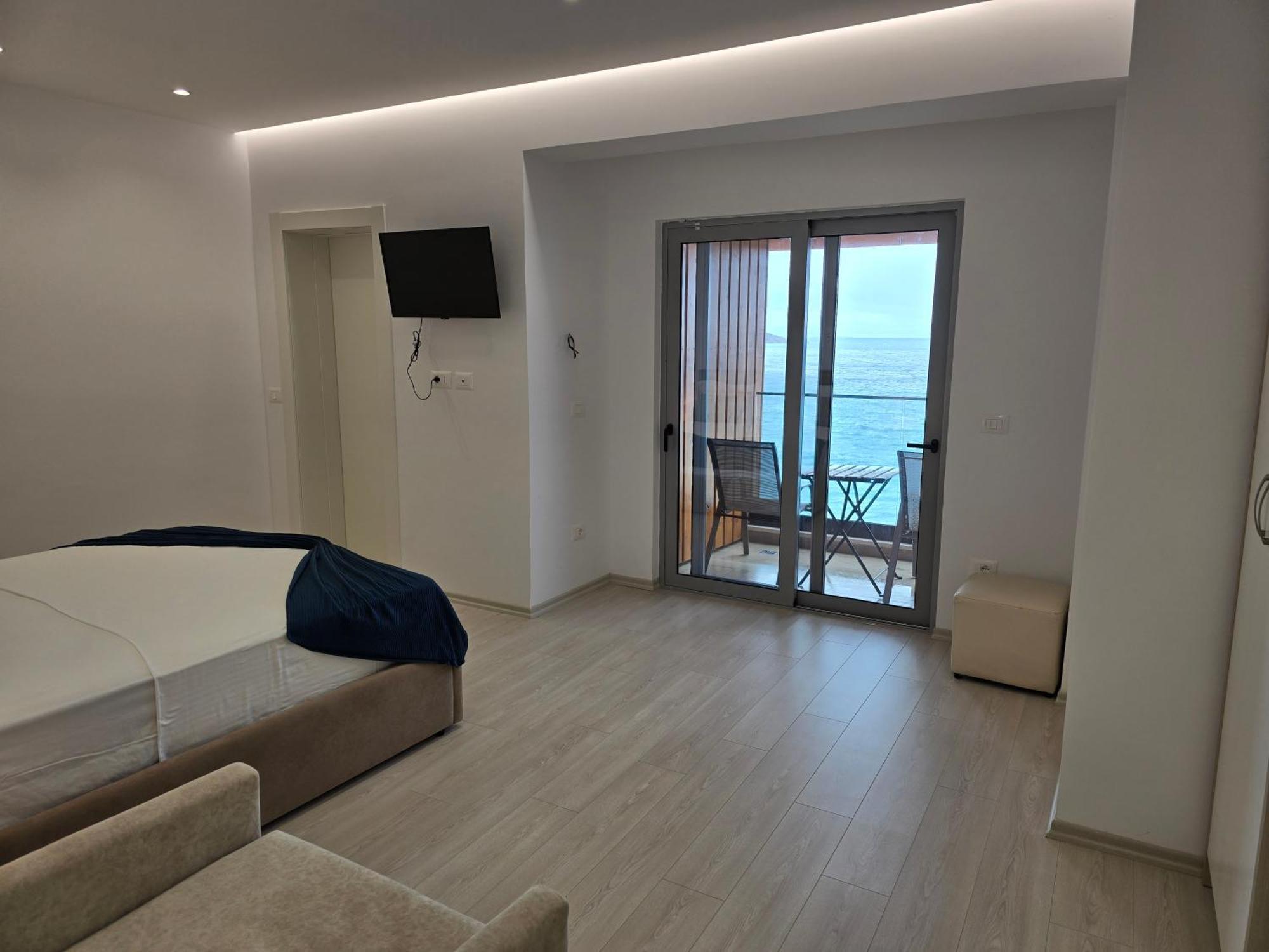 Hotel Veizi Himare Esterno foto