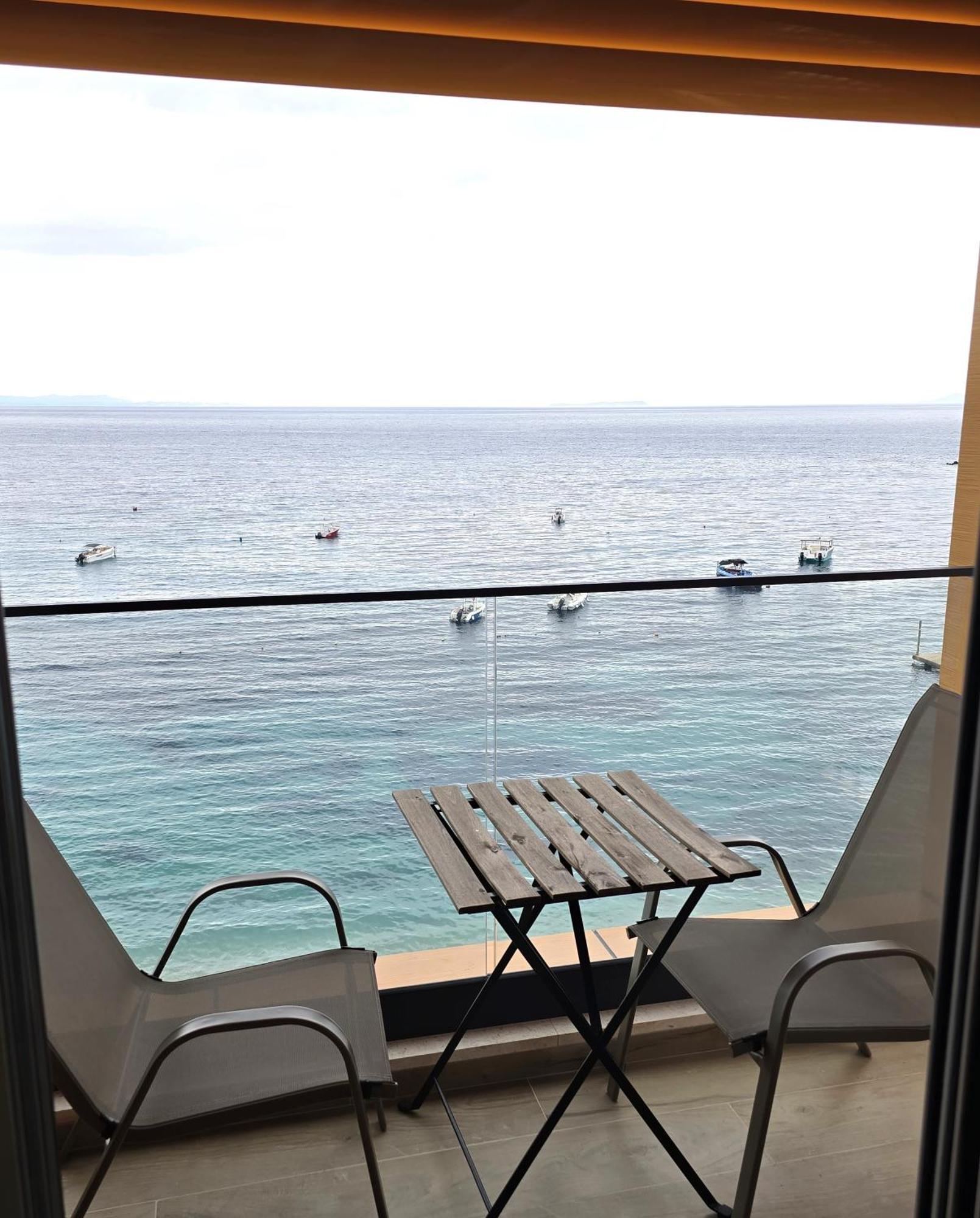 Hotel Veizi Himare Esterno foto
