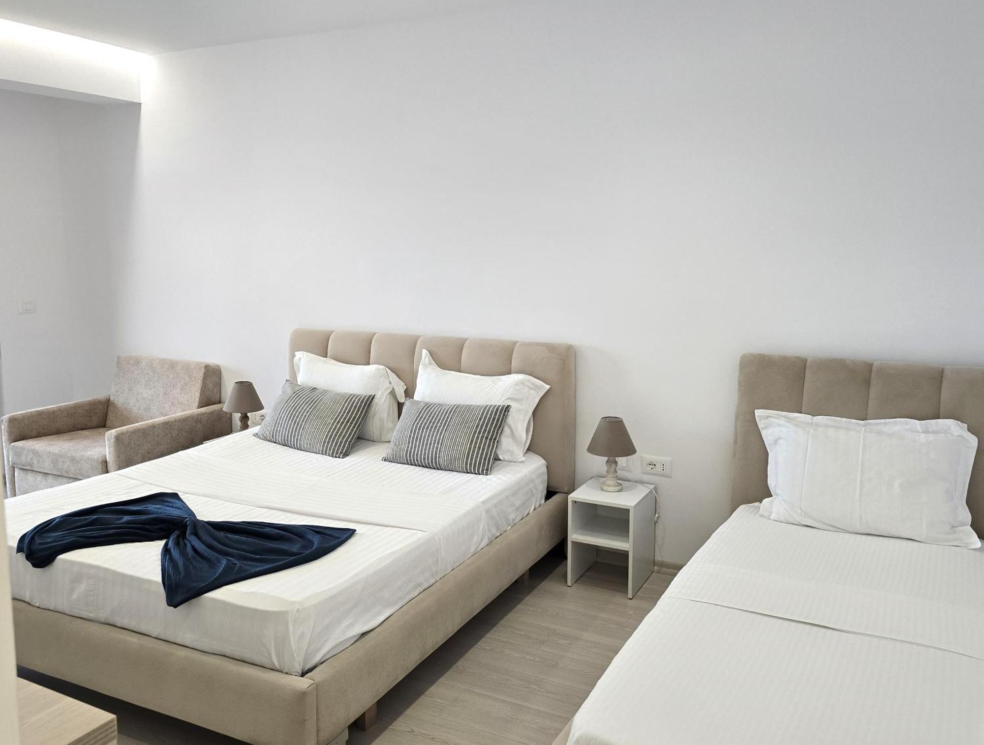 Hotel Veizi Himare Esterno foto