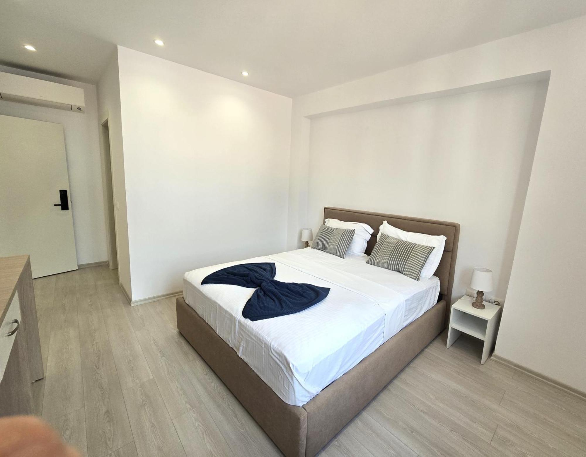 Hotel Veizi Himare Esterno foto
