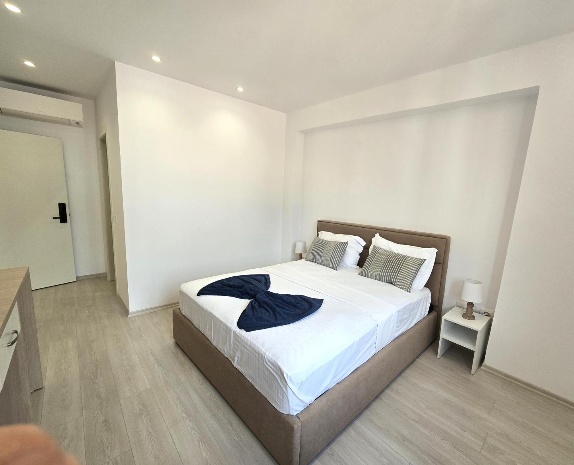 Hotel Veizi Himare Esterno foto