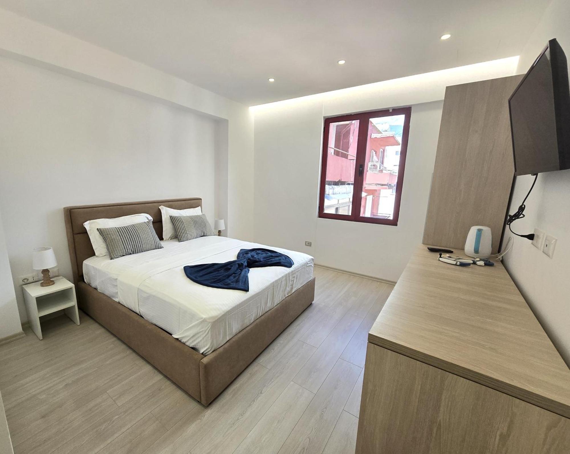 Hotel Veizi Himare Esterno foto